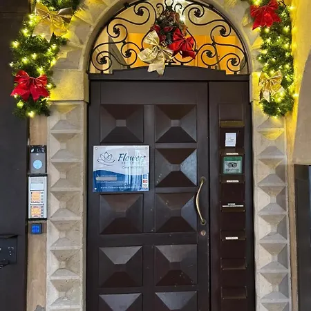 Flowers 아파트호텔 데센자노델가르다