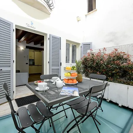 Apartmanhotel Flowers Desenzano del Garda
