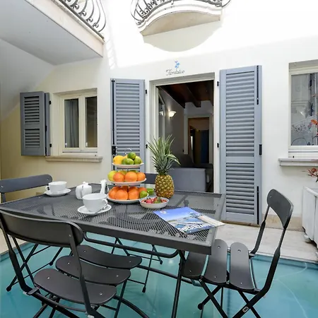 Flowers Apartmanhotel 4*
