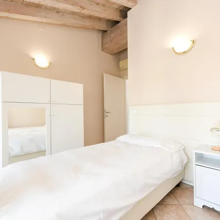 Flowers Apartmanhotel Desenzano del Garda
