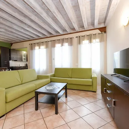 Apartmanhotel Flowers 4*
